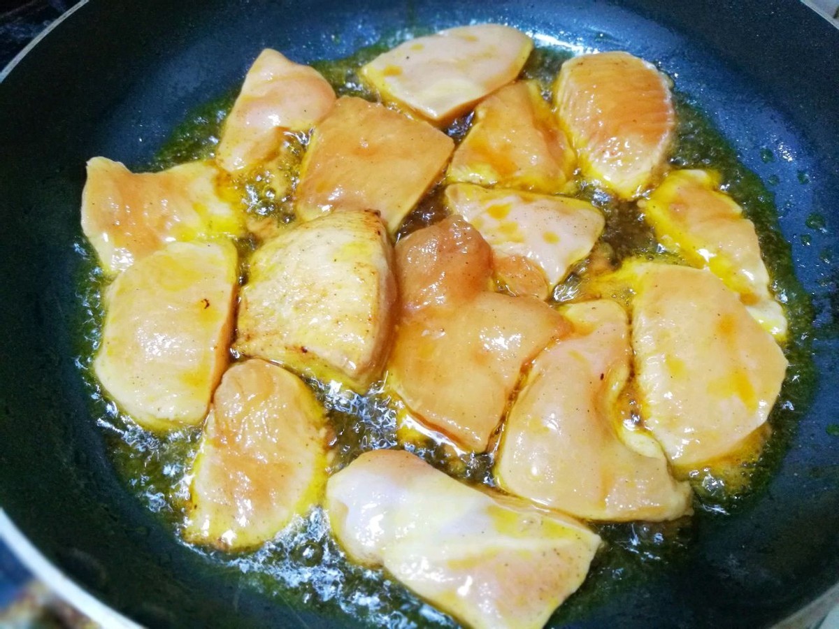 自制蜜汁香煎鸡胸肉,低脂又美味,学会了再也不用叫外卖了