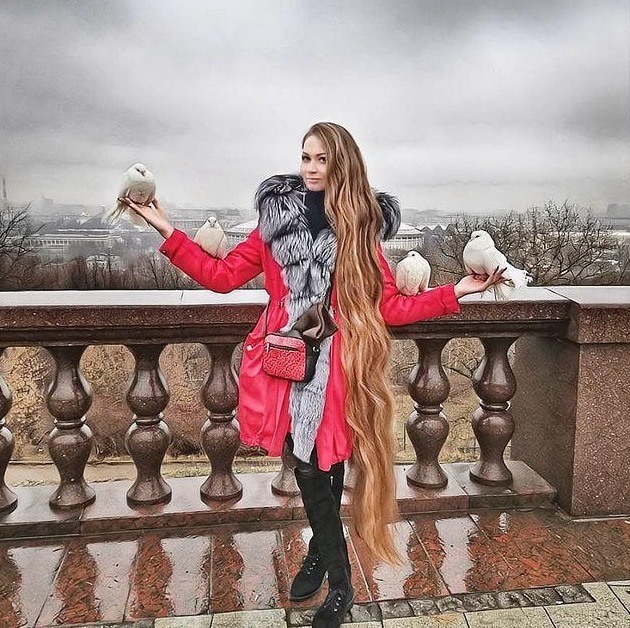 长发公主|现实版长发公主:17年没剪过头发,头发长达1.72米