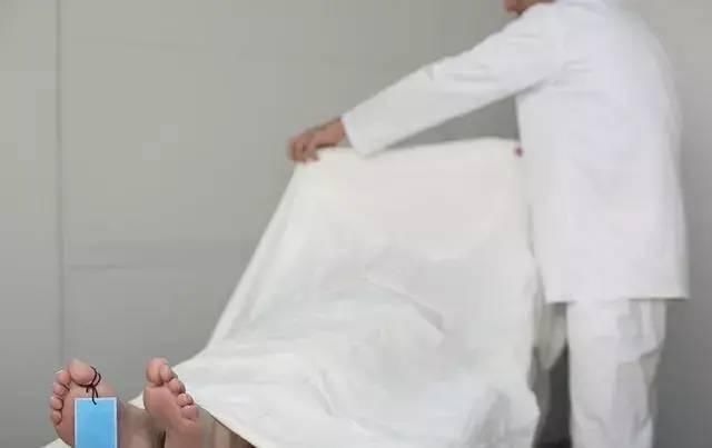  喝酒|26岁女子，心梗离世，不抽烟不喝酒，祸根：一种东西当水喝