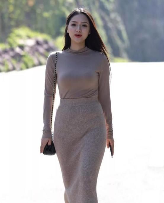 青春|自信飞扬的美女，被赞聪慧靓丽，青春迷人！