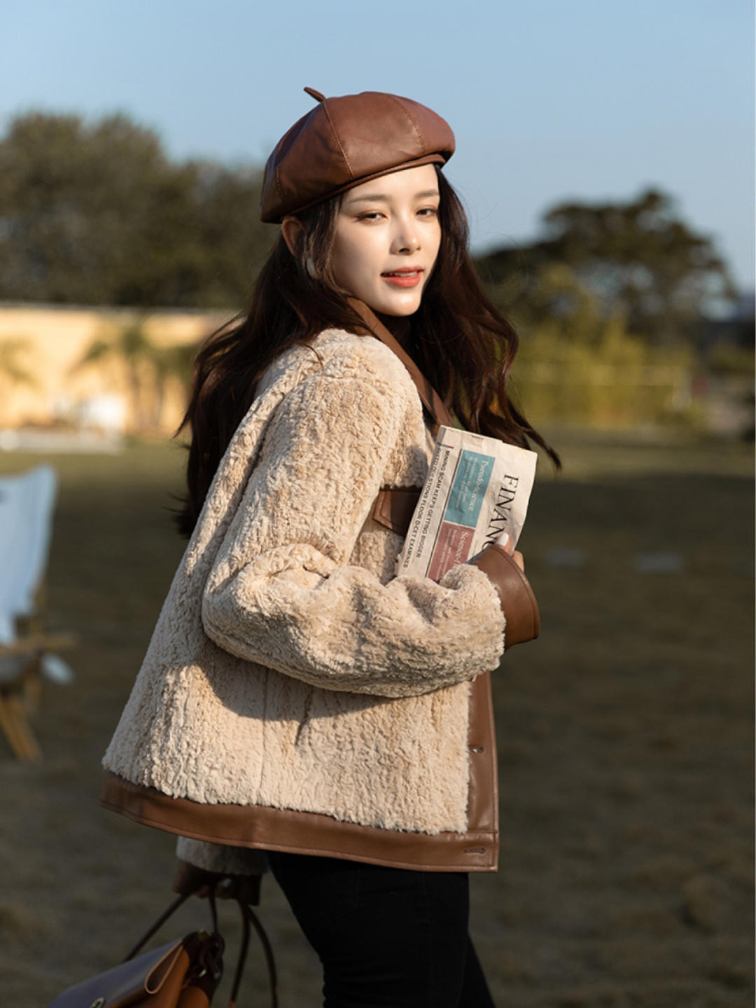 质地 “皮毛一体外套”又火了,这几种搭配保暖又帅气,普通人也能驾驭