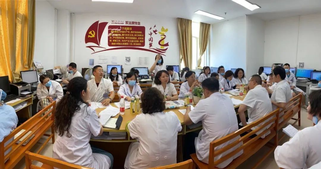 胎儿|世界罕见!胎儿在腹腔内生长了28周后出生了