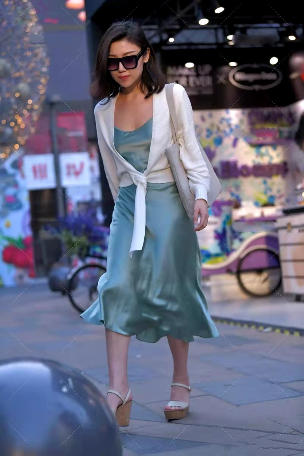 洋气|当真丝面料连衣裙遇上针织毛衣超洋气, 穿上精致又上档次!