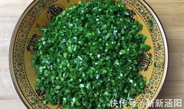 韭菜包子|韭菜包子馅不发黑有窍门,教你一招,做出来皮薄大馅好吃还好看