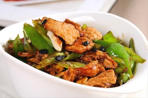 入味|辣椒炒肉，先炒肉还是辣椒？掌握正确炒制顺序，猪肉鲜香辣椒入味