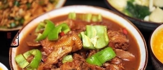 公爹来看孙女，晚餐我炒了1盘成本2元的菜，公爹：来3两小酒