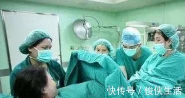 备孕|孕妈怀上双胞胎，全家兴高采烈，检查后医生却说：那不是孩子！