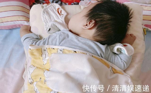 睡姿|3个月宝宝,因睡姿不当导致窒息,错误的睡姿,危险系数有多高?