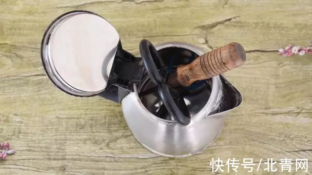 厨房|坏掉的电热水壶别再扔了,留在家里非常实用,能省不少钱