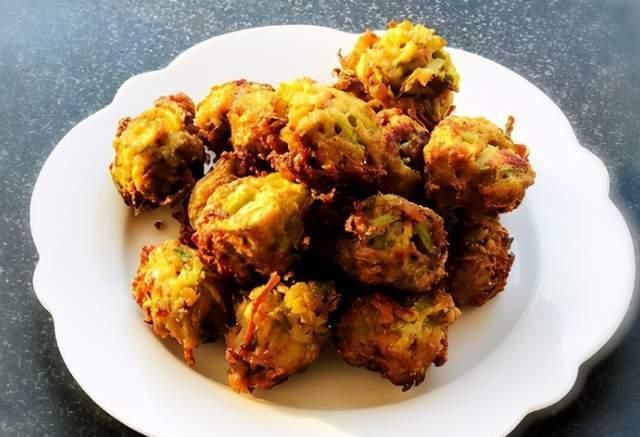 炸萝卜丸子的传统做法,不加盐杀水不放面粉,丸子金黄酥脆不发硬