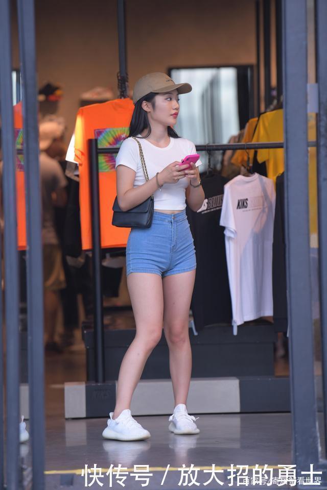 t恤|微胖身材想要穿出清爽感，白T恤和牛仔短裤的搭配一定不能错过