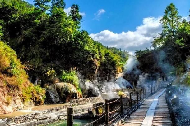 乐园|西南温泉景点榜单排名第二，吸引人的热海大滚锅，纯天然spa乐园