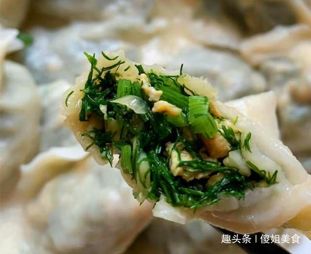 做素馅饺子时，别只会放鸡蛋，多加“1样”，比肉饺子还香