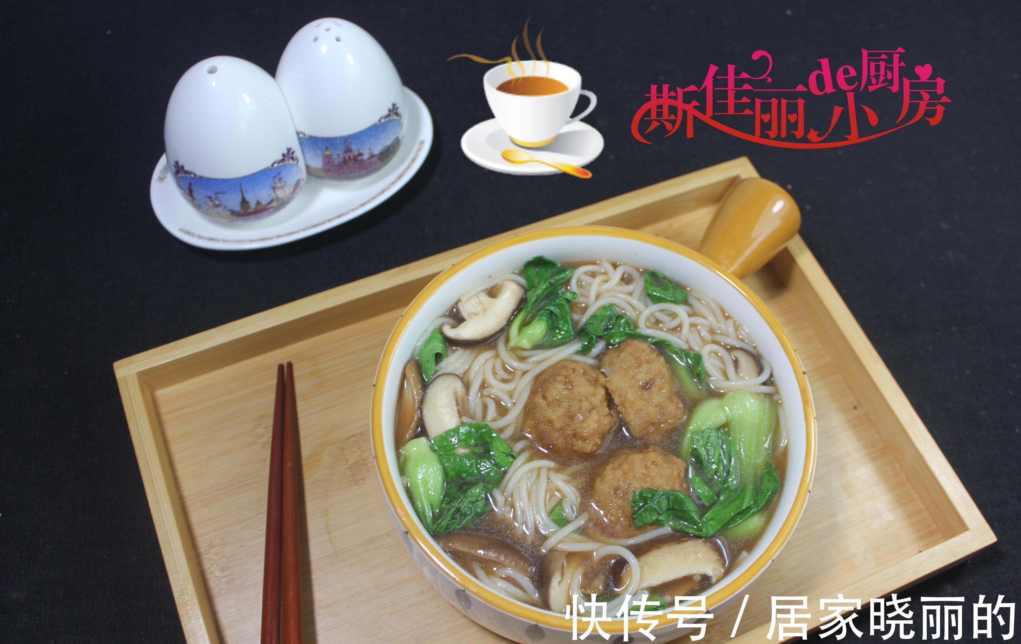 早起五分钟做好的早餐,简单营养又美味,五块煮一锅全家吃个精光