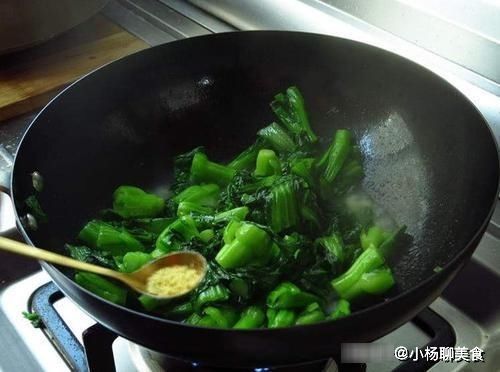 鲜味|这4种菜别乱放葱姜蒜！很多人以为自己放对了，吃完才发现味道怪