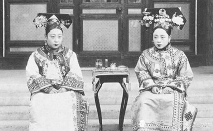 清朝|清朝时人们的坐姿，王爷威风凛凛，少爷放荡不羁