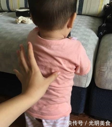 手膝|“不爬就走”的宝宝比“先爬再走”的更聪明?专家:正好相反