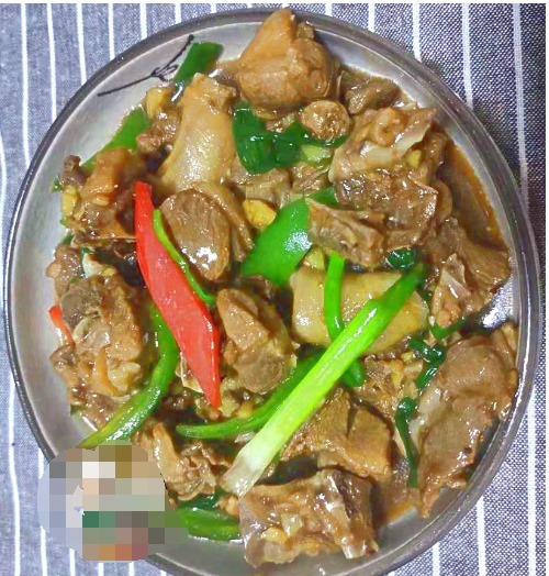 鲜香|鸭肉和它真是绝配,焖一焖鲜香开胃,驱寒暖胃,冷天常做给孩子吃