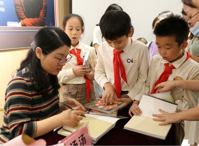 童年@阅读滋养童年，文学点亮未来！ 海小枪枪童书馆公益课堂第一讲：名家坐镇，精彩纷呈