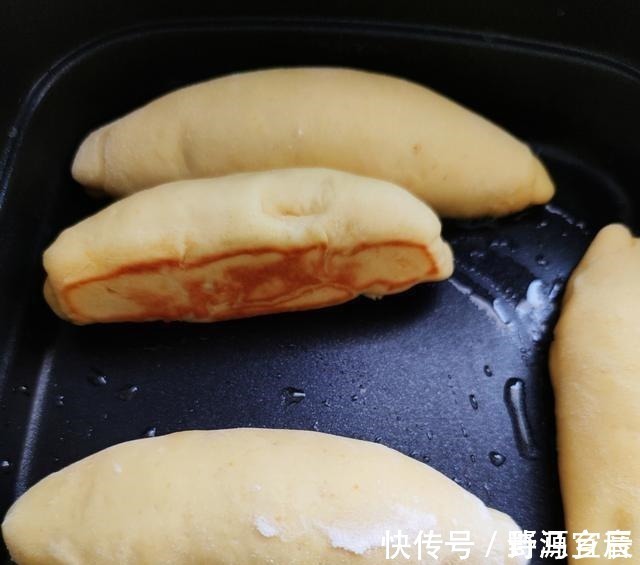 酵母|玉米面最好吃的做法，玉米面棒棒馍，比面包还香，闺女一口气吃俩！