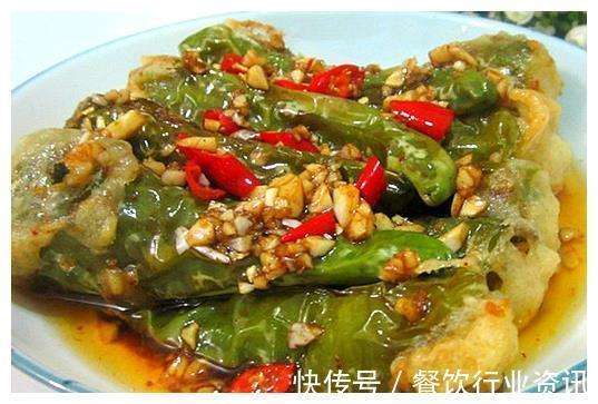 小勺|美食推荐:蒸酿辣椒、川味小炒肉、香油鸡、鸡翅烧胡萝卜的做法