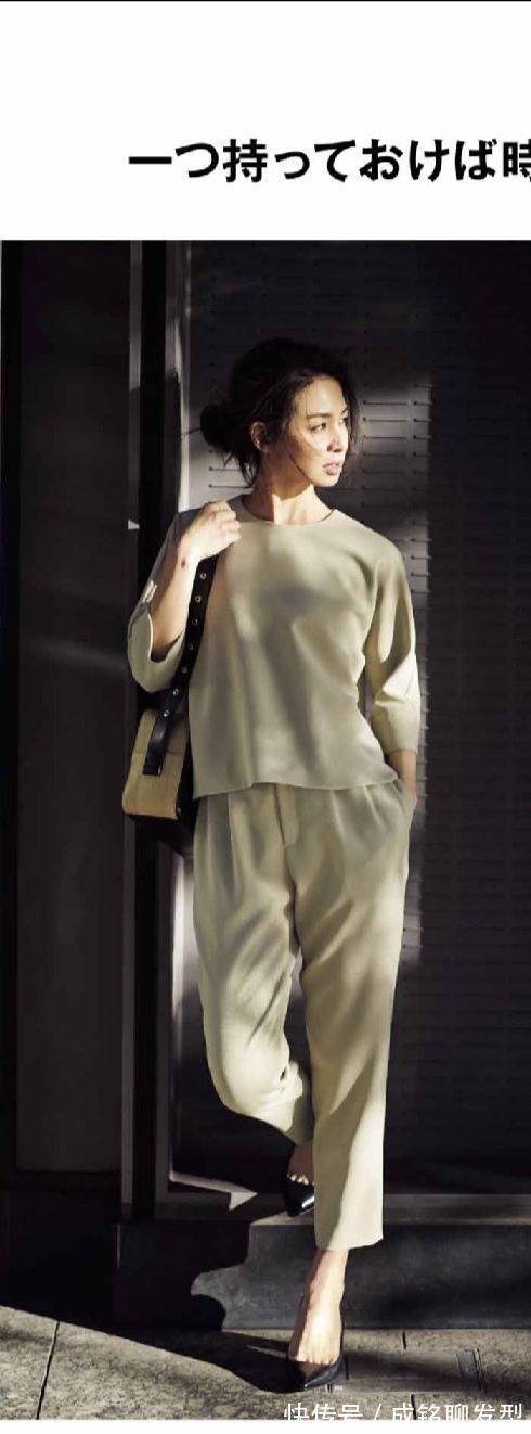 黑色t恤|四五十岁穿衣别“乱用颜色”,简洁的色系才最高级,优雅又有气质