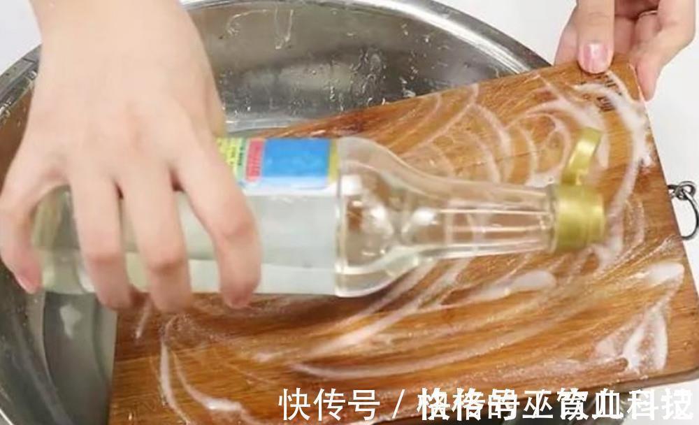 白醋倒手心搓一搓，这5个小妙招，太有用了，轻松解决家庭烦恼