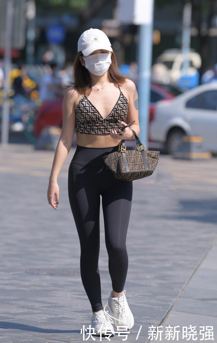 街拍能穿出门去逛街,确实对得起这件上衣吧