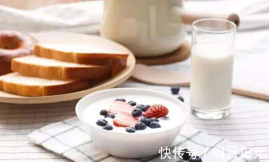 喝牛奶|有糖尿病的人,尽量多吃2种食物,可能会“降低”血糖