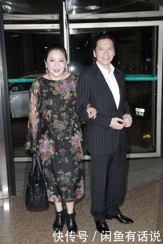 衣服|62岁向太胖得坦荡，穿“花衣服”配珠宝挺时髦，阔太太也是洋气人