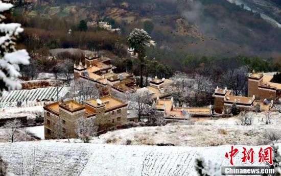 洛阳|四川丹巴：雪后的藏寨和古碉银装素裹美如童话