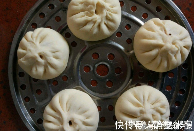 过年了,爱吃包子的有福了,学会此种方法,包子又香又软还不塌陷