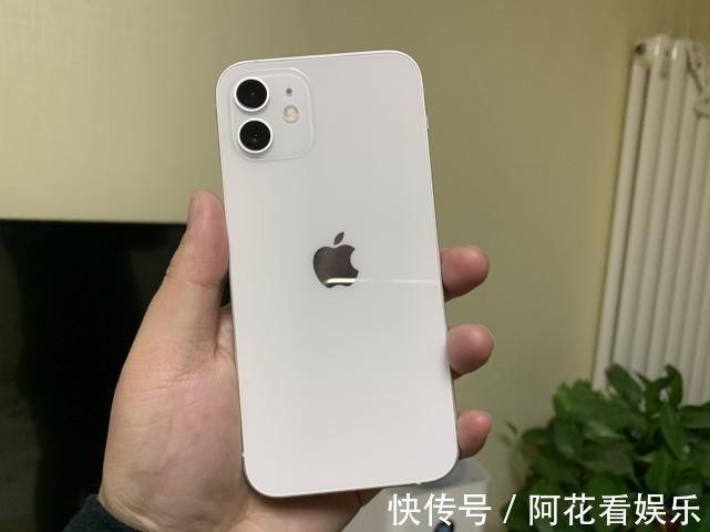 爱定族|普通版iPhone 12已经完全够用，为什么很多人还选定制版iPhone？