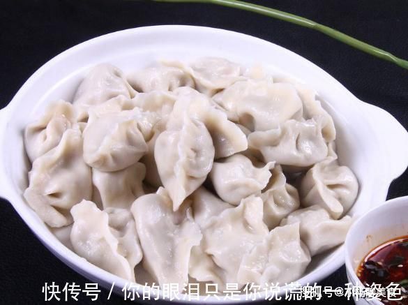 煮饺子时,不可水开就下锅,多加1步,饺子好吃还不破皮