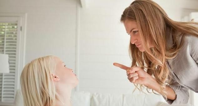 孩子发脾气爱摔东西，讲道理没效果？建议父母试试这3个办法