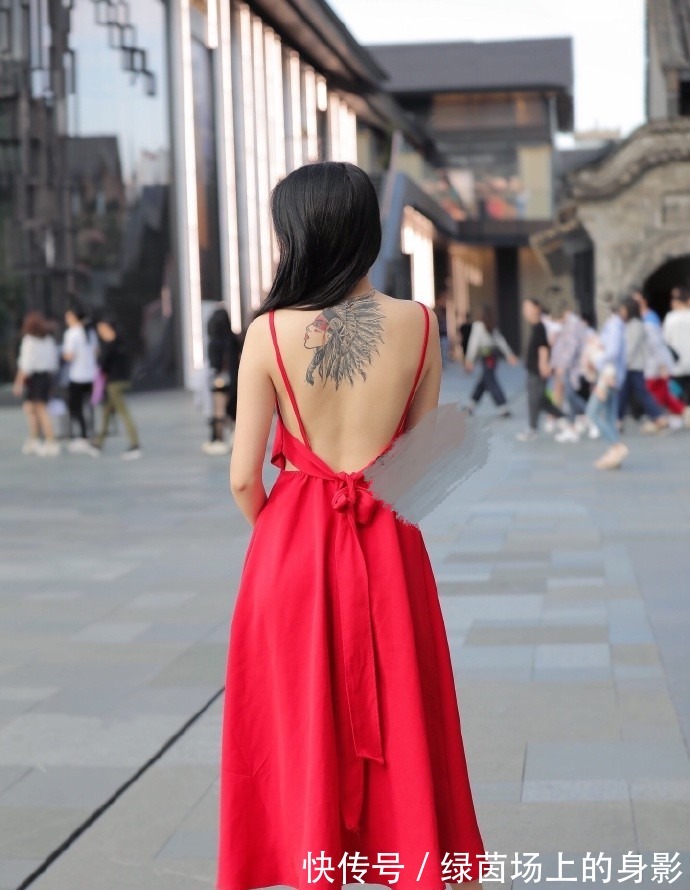 身材 姐姐的“红”很妖艳，既显身材又显气质，长裙就该这样穿