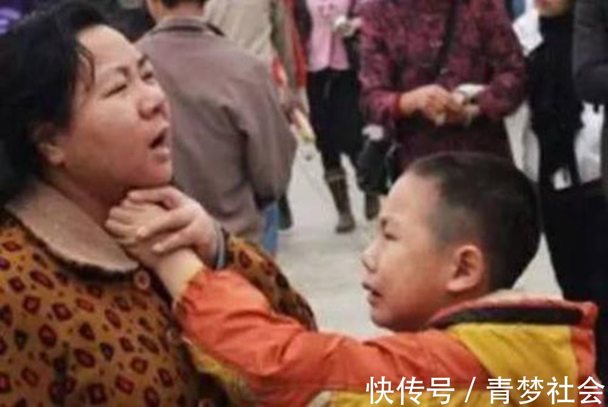 巴金|孩子是不是“疼妈妈”?从小就能看出来,四种表现错不了