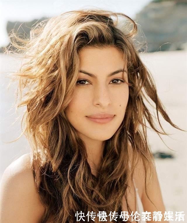 丸子头|冬天再懒也不要散着头发了,有静电,试试这3款扎发,洋气显脸小