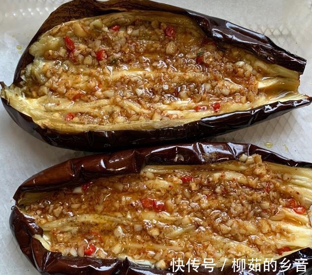 酱汁|家庭版蒜蓉烤茄子,做法很简单,鲜香入味,太过瘾了!