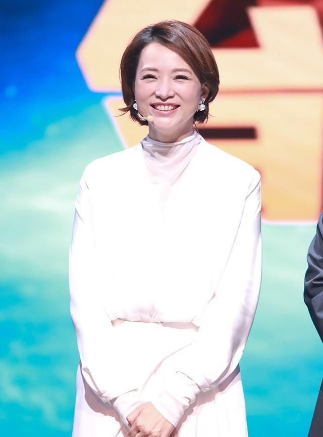 她当了15年央视主持人,竟然只是临时工?离开央视后被高薪聘回
