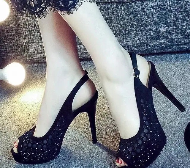 大长腿 矮个子女生最爱这8款粗跟凉鞋,显高显瘦又舒适,穿上秒变大长腿