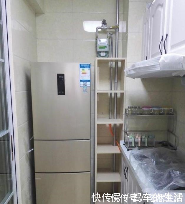 背景墙|新家唯一的阳台被加高20公分，媳妇直接当做休息区，衣服晾哪呢！