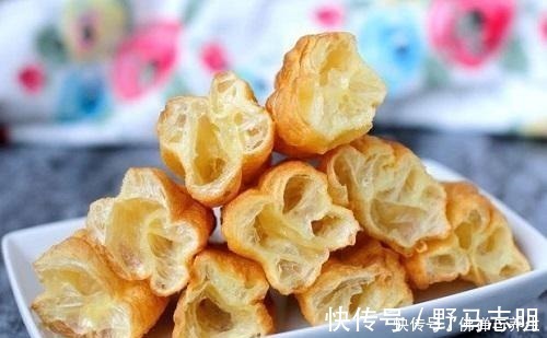 好吃|炸油条总失败学会一个揉面技巧，油条空心酥脆，比买的好吃！