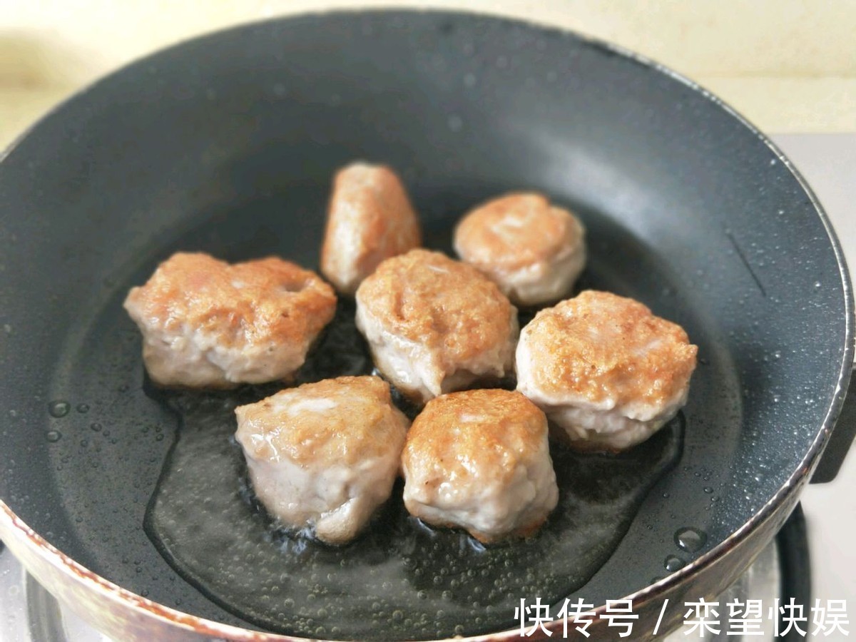 绞肉机|肉丸和腐竹一起焖煮,鲜美下饭,做法简单,豆香味浓郁,很好吃