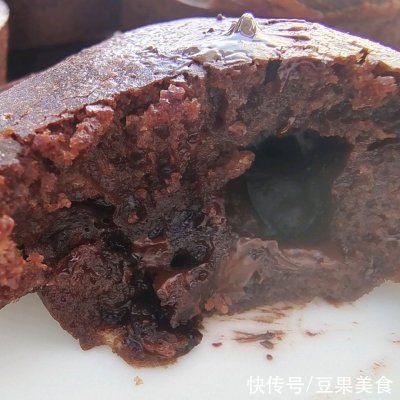 好吃|好吃到模糊的巧克力熔岩蛋糕，怎么都吃不够
