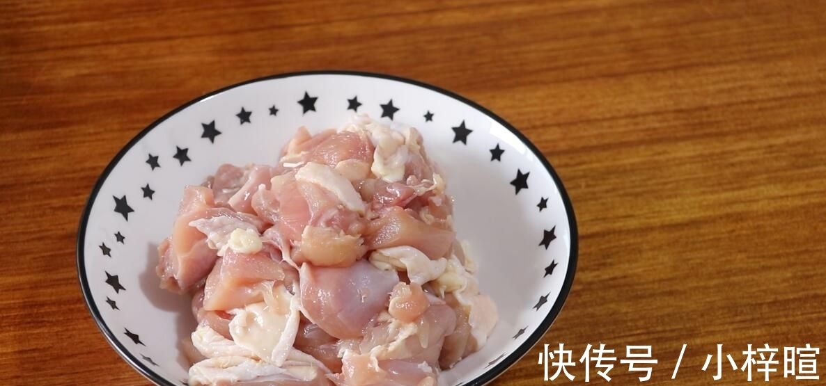 葱油鸡|用烤箱做的纸包葱油鸡，比红烧鸡还香，做法太简单了