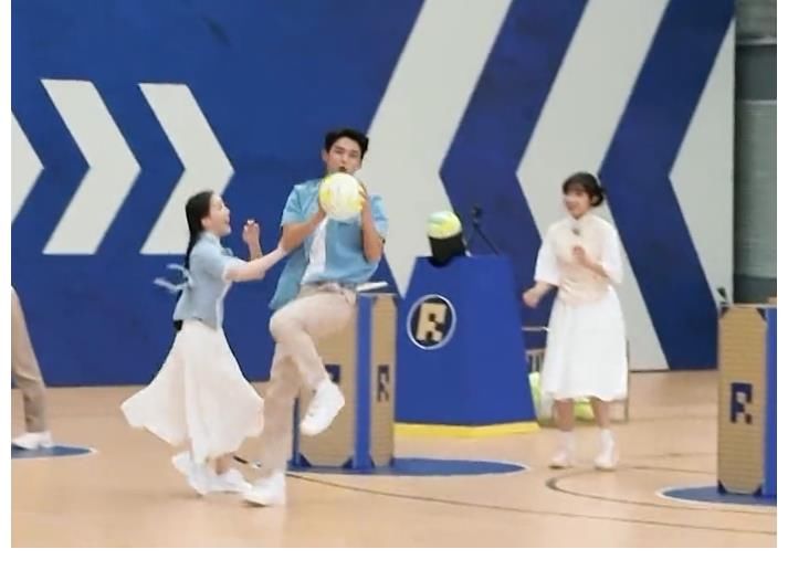 猎豹|小猎豹名号要易主了?蔡徐坤PK郑恺没悬念,黄旭熙动作慢放痞帅痞帅的