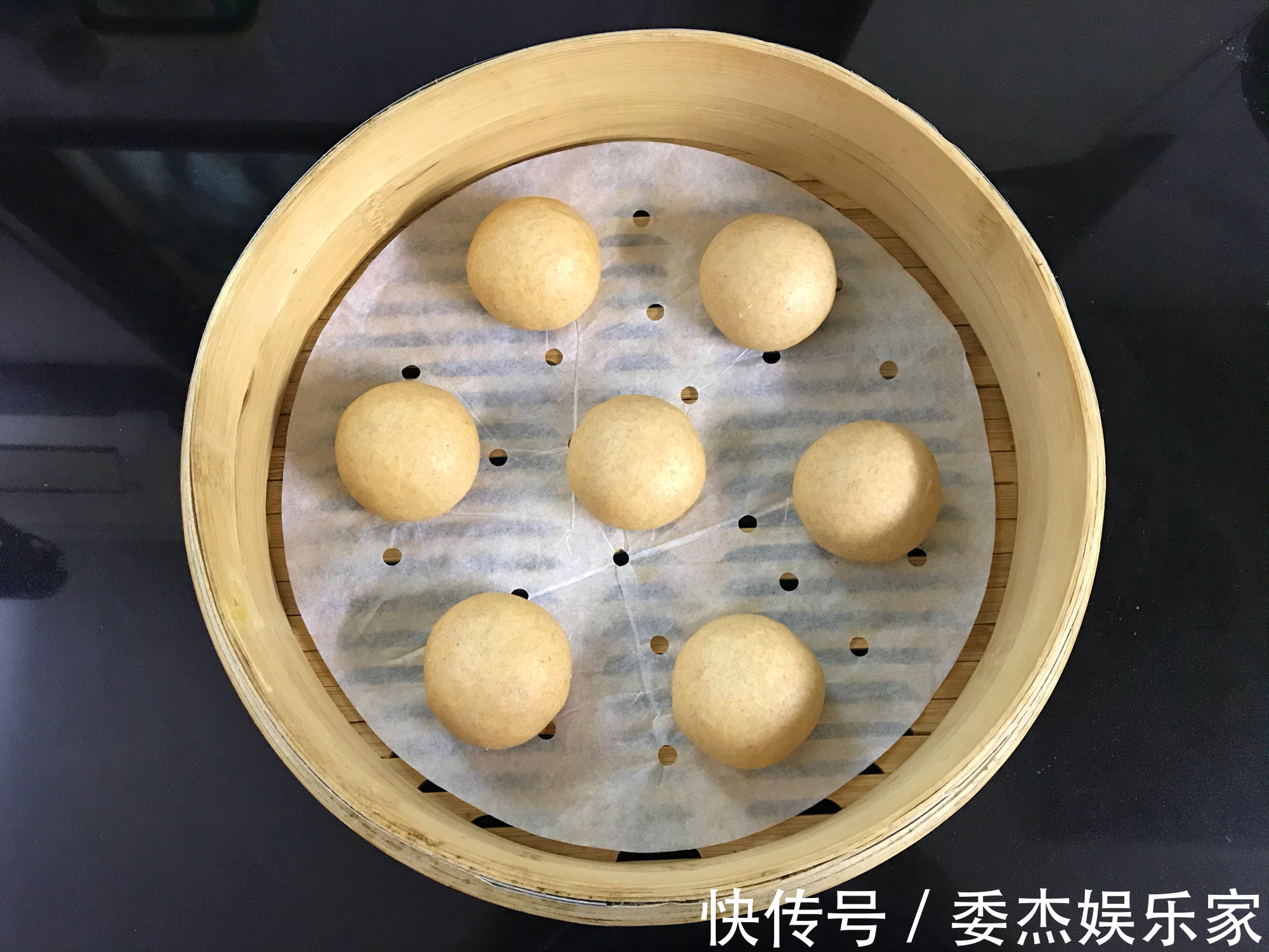 蒸馒头|蒸馒头用冷水还是用开水教你正确做法，馒头蓬松暄软不塌陷