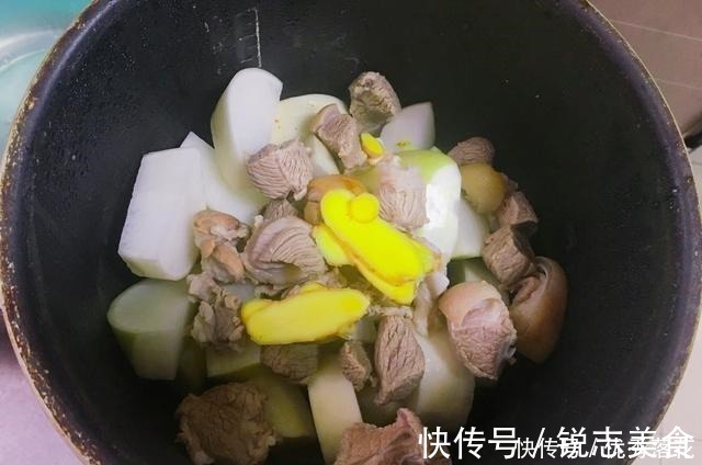 白萝卜|羊肉和它是“绝配”，炖前多加一步，羊肉不腥不膻，汤浓肉香