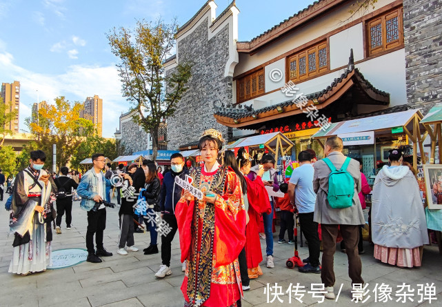 新国潮&长沙洋湖水街新国潮汉服文化节，现场好多汉服小姐姐，太美了